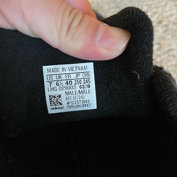Adidas Black Sneaker Men Size US 7 - Picture 3 of 3